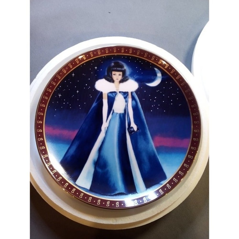 The 1965 Midnight Blue Barbie Collector's‎ Plate (1990) (3c3)